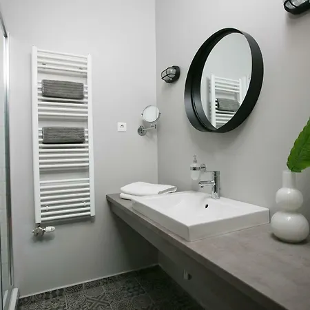 8 Suites *