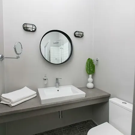8 Suites Апартаменты *