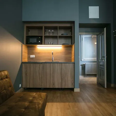 8 Suites